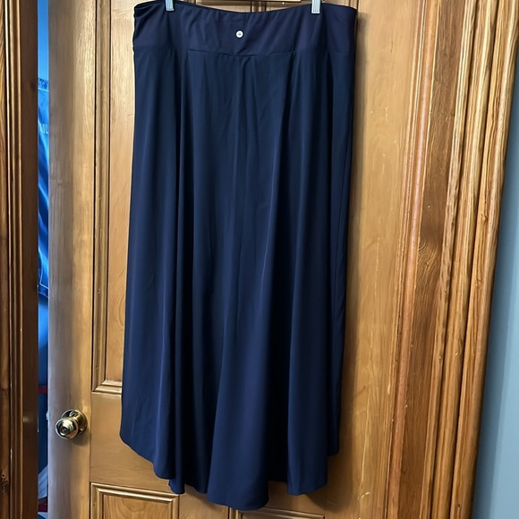 Halara long wrap skirt - Picture 2 of 4